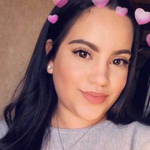 Meet your Posher, Estefani